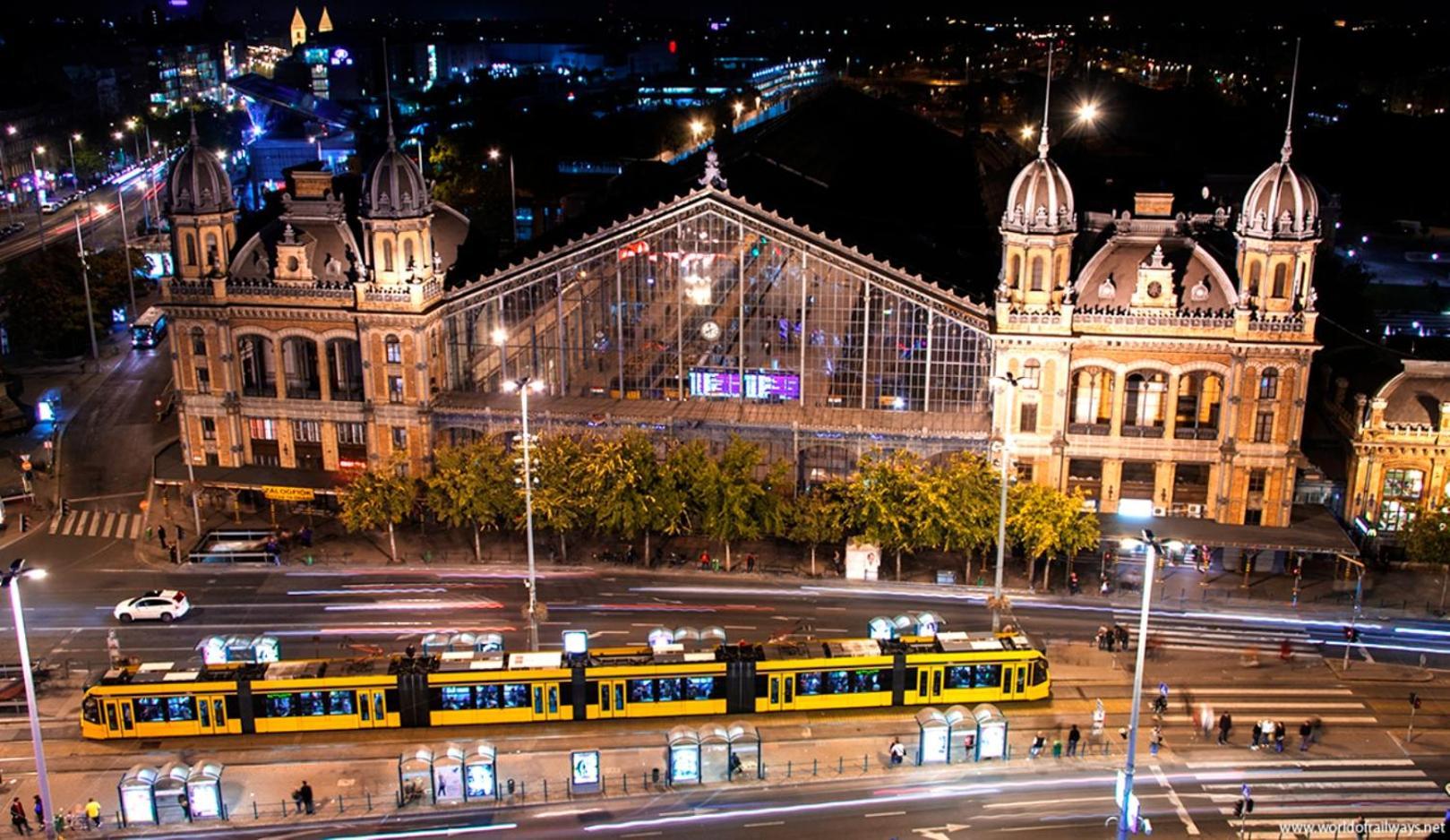 Little Americas National Parks Apartments Budapest Bagian luar foto