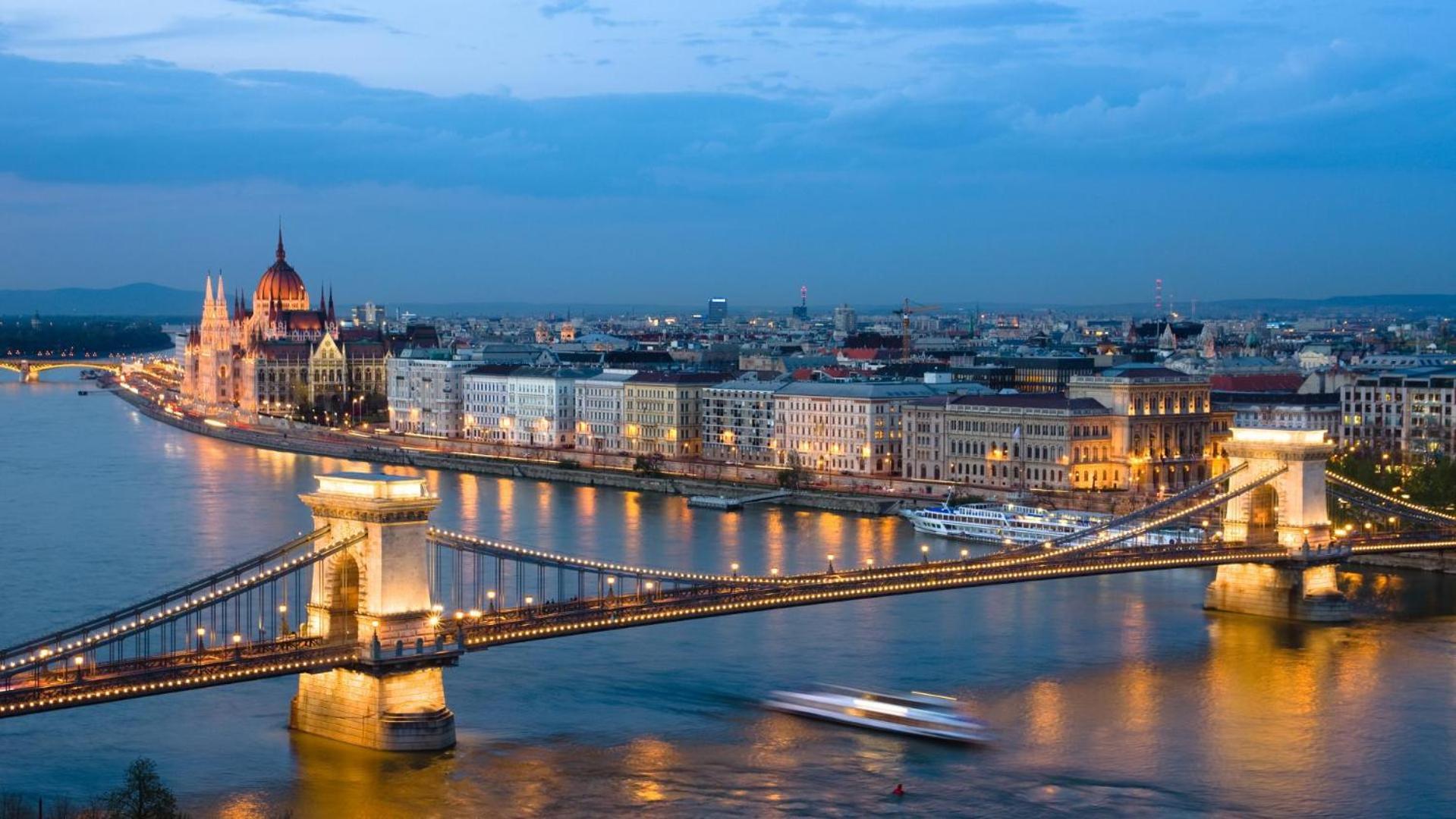 Little Americas National Parks Apartments Budapest Bagian luar foto