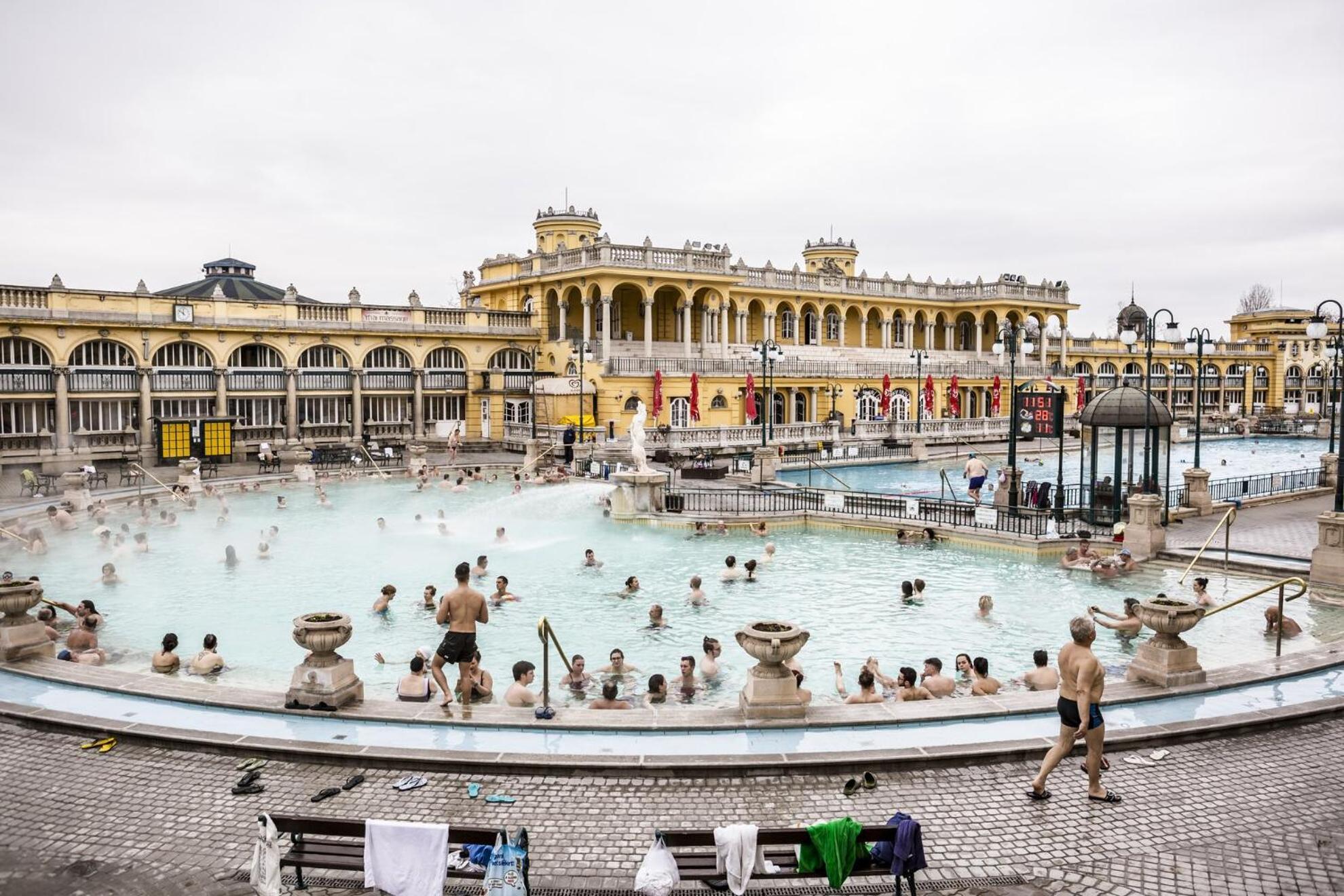 Little Americas National Parks Apartments Budapest Bagian luar foto