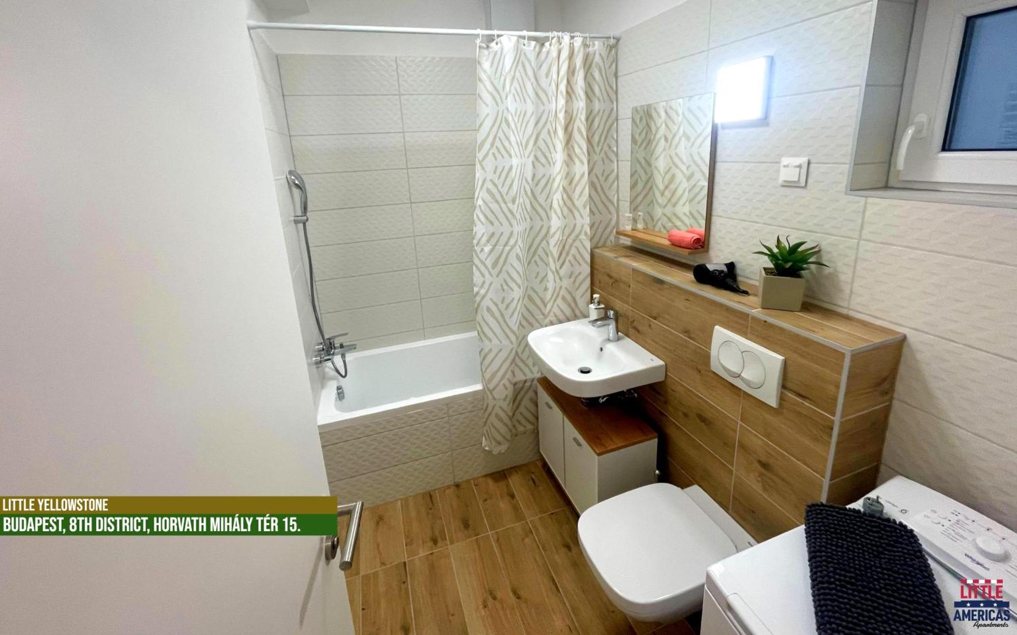 Little Americas National Parks Apartments Budapest Bagian luar foto